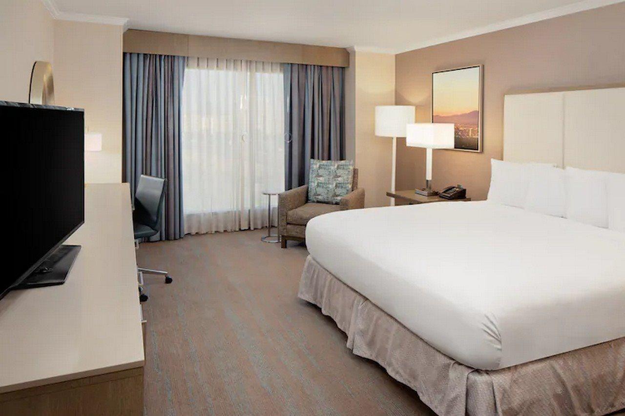 Doubletree By Hilton Irvine Spectrum Bagian luar foto