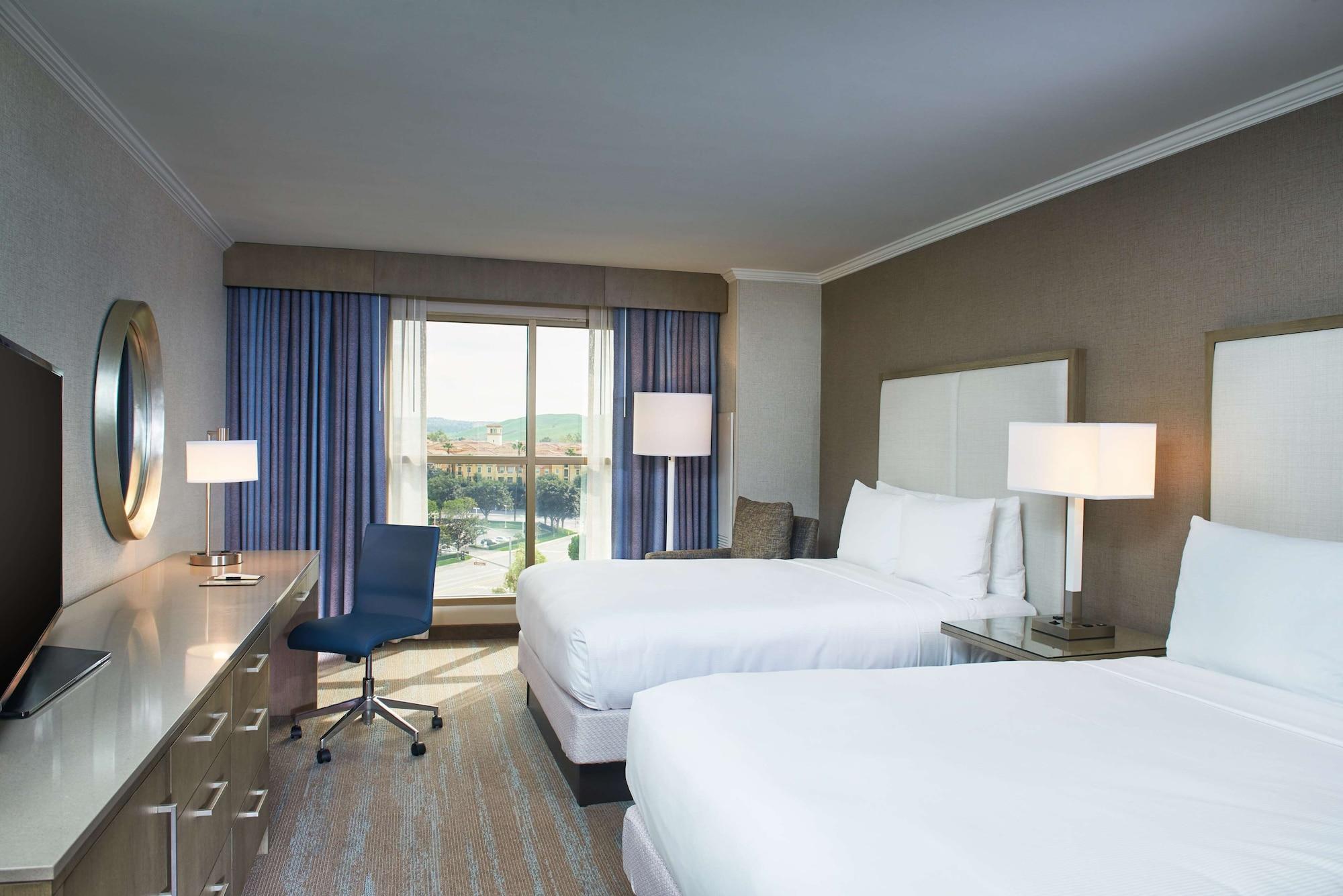 Doubletree By Hilton Irvine Spectrum Bagian luar foto