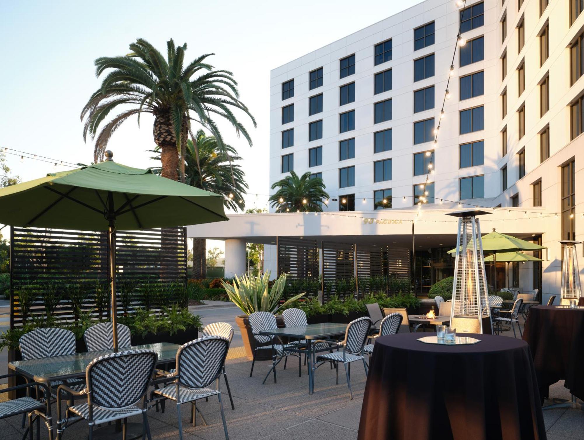 Doubletree By Hilton Irvine Spectrum Bagian luar foto