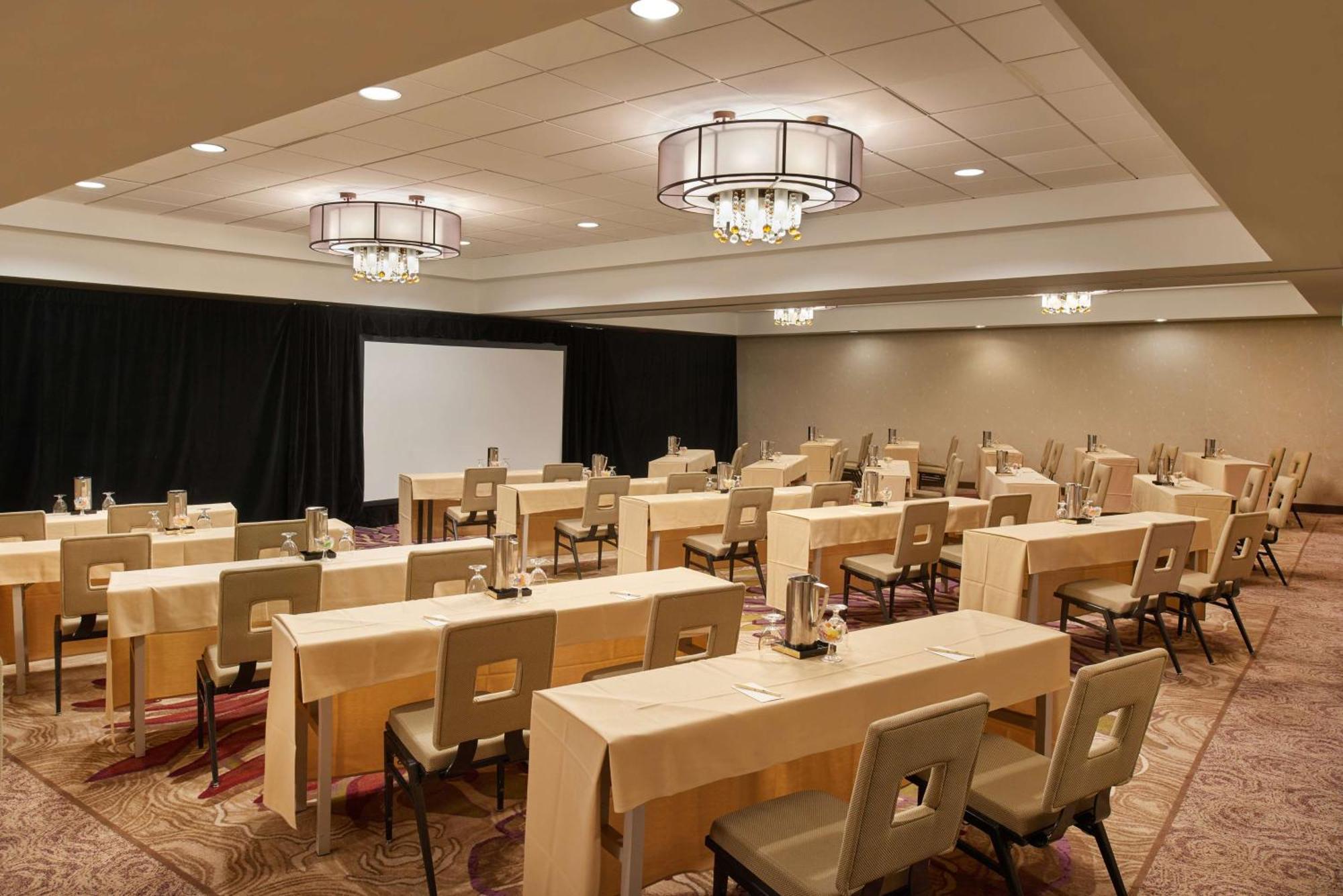 Doubletree By Hilton Irvine Spectrum Bagian luar foto