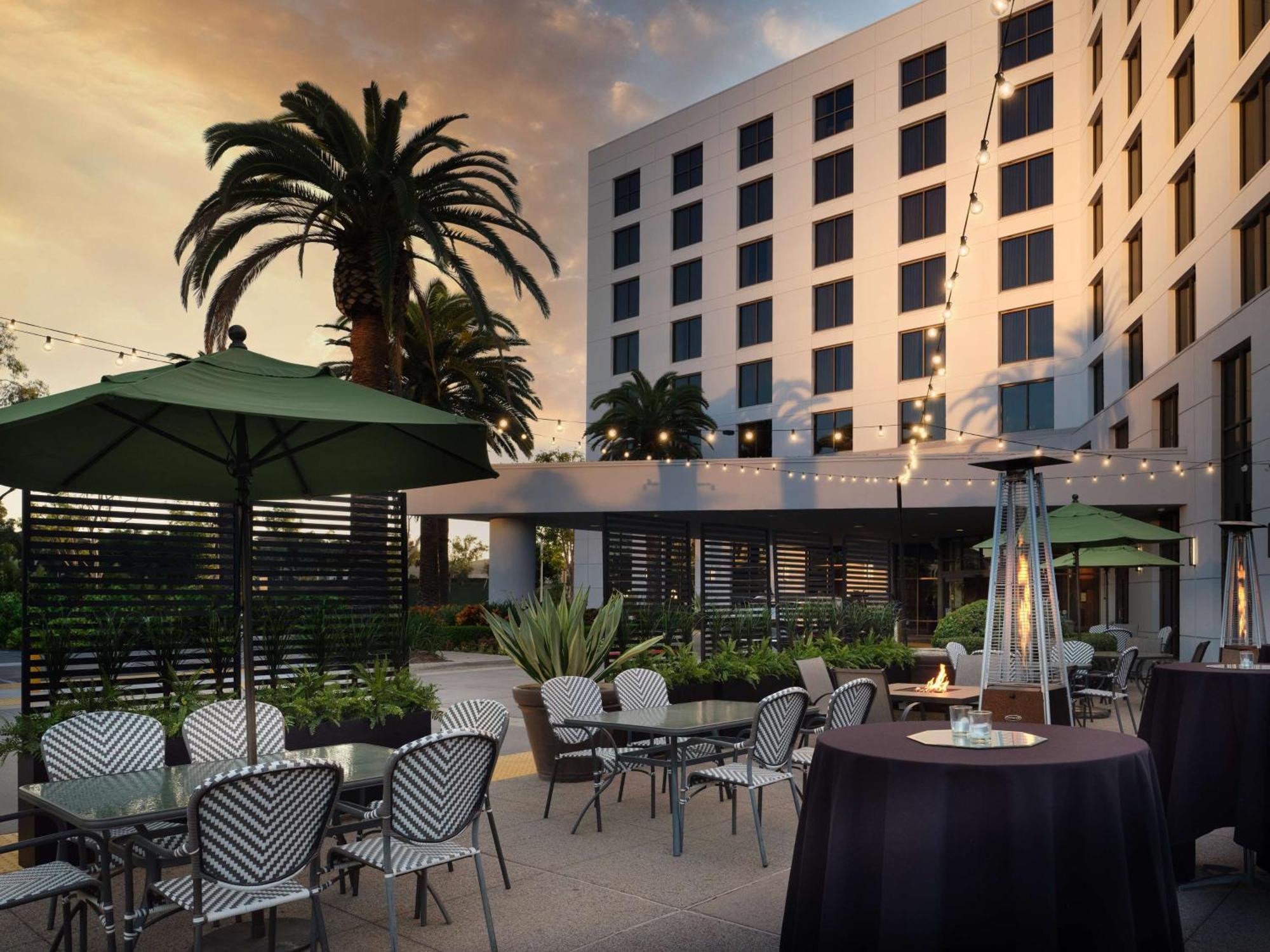 Doubletree By Hilton Irvine Spectrum Bagian luar foto