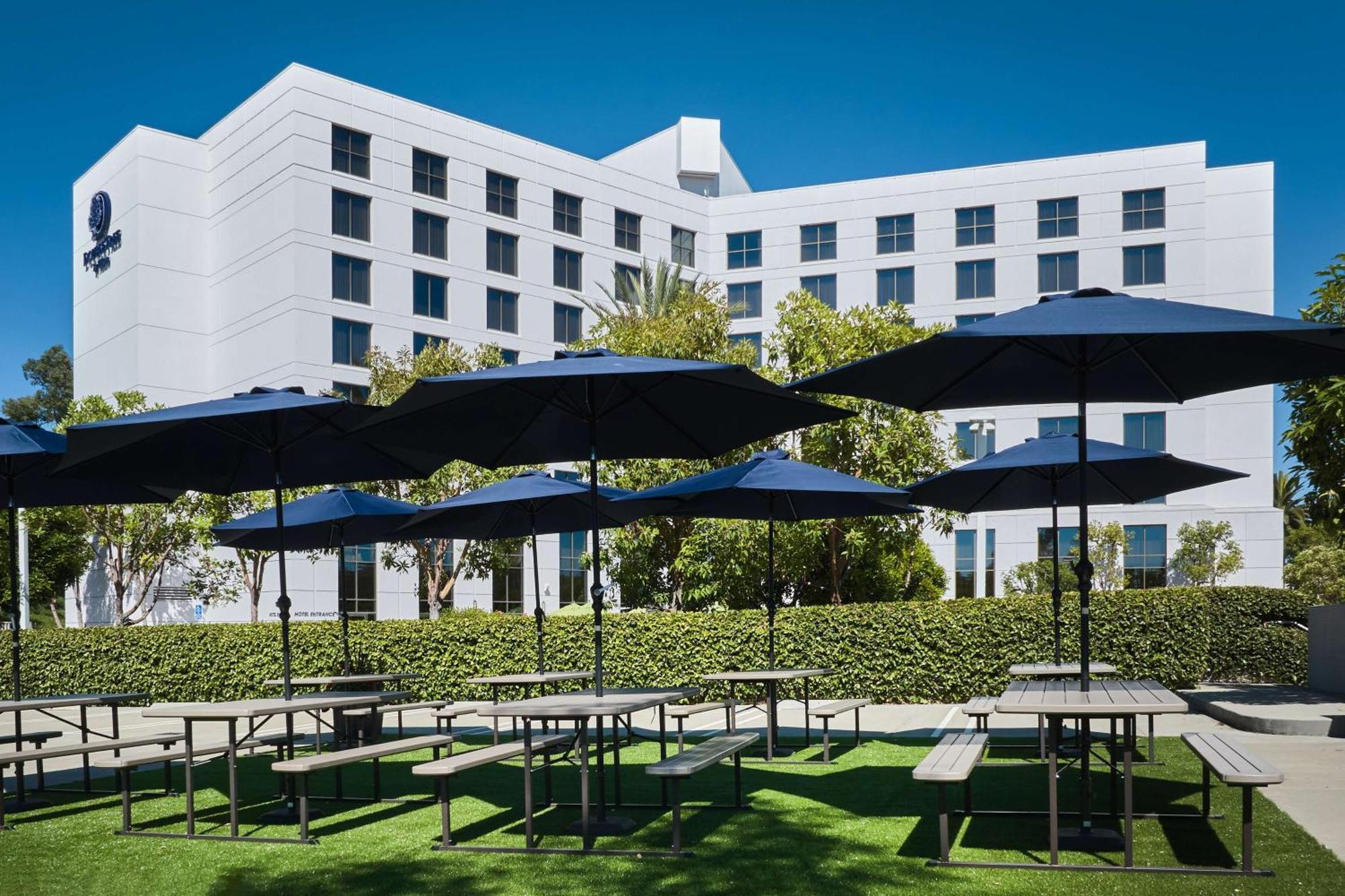 Doubletree By Hilton Irvine Spectrum Bagian luar foto