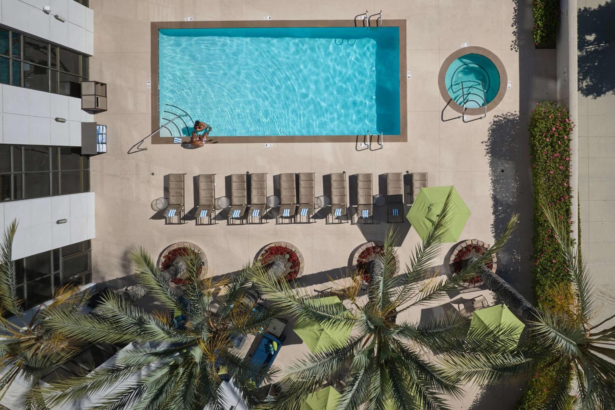 Doubletree By Hilton Irvine Spectrum Bagian luar foto