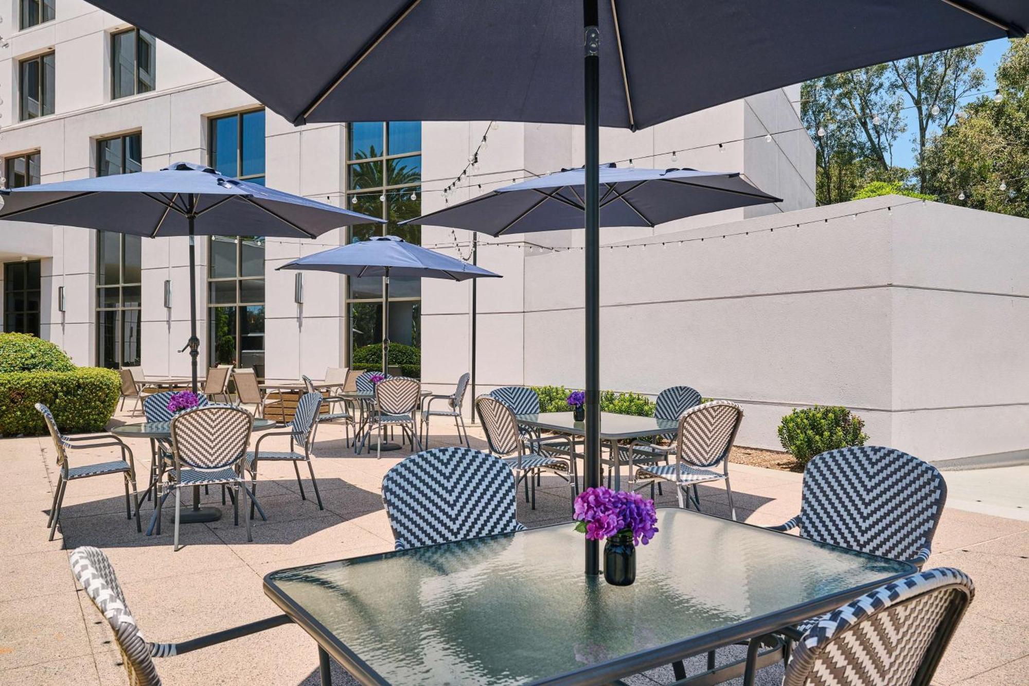 Doubletree By Hilton Irvine Spectrum Bagian luar foto