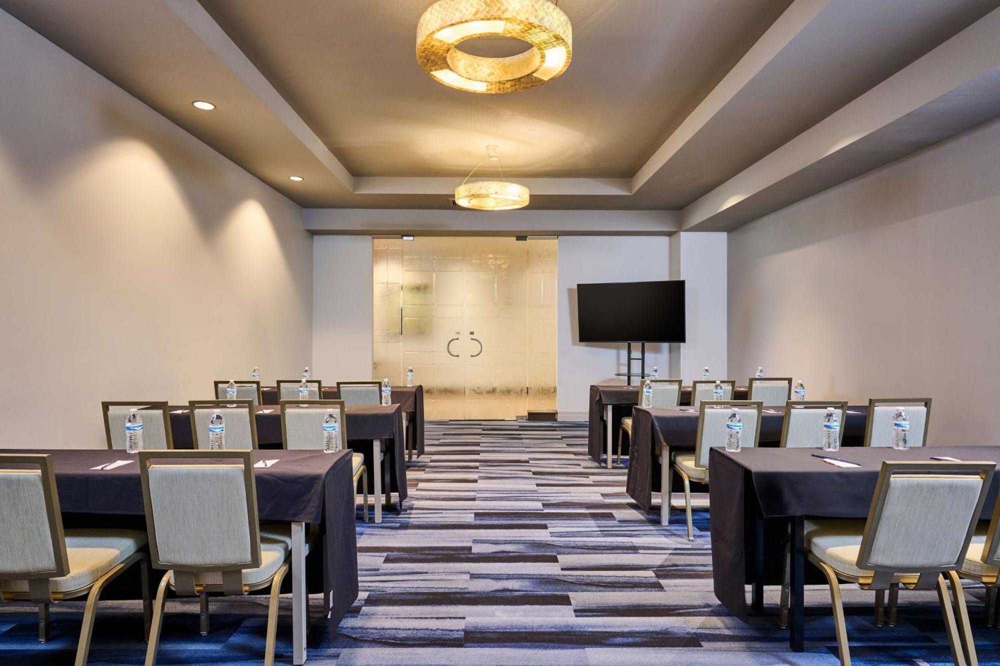 Doubletree By Hilton Irvine Spectrum Bagian luar foto