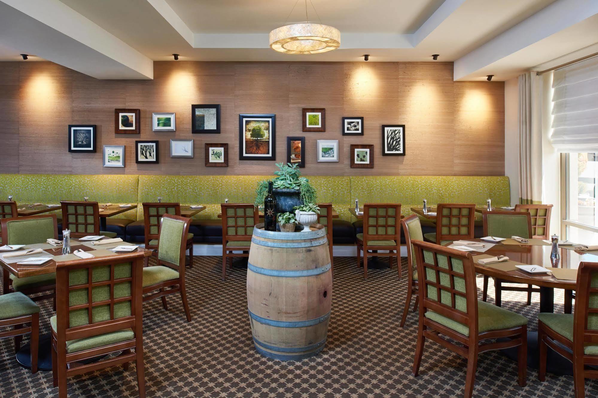 Doubletree By Hilton Irvine Spectrum Bagian luar foto